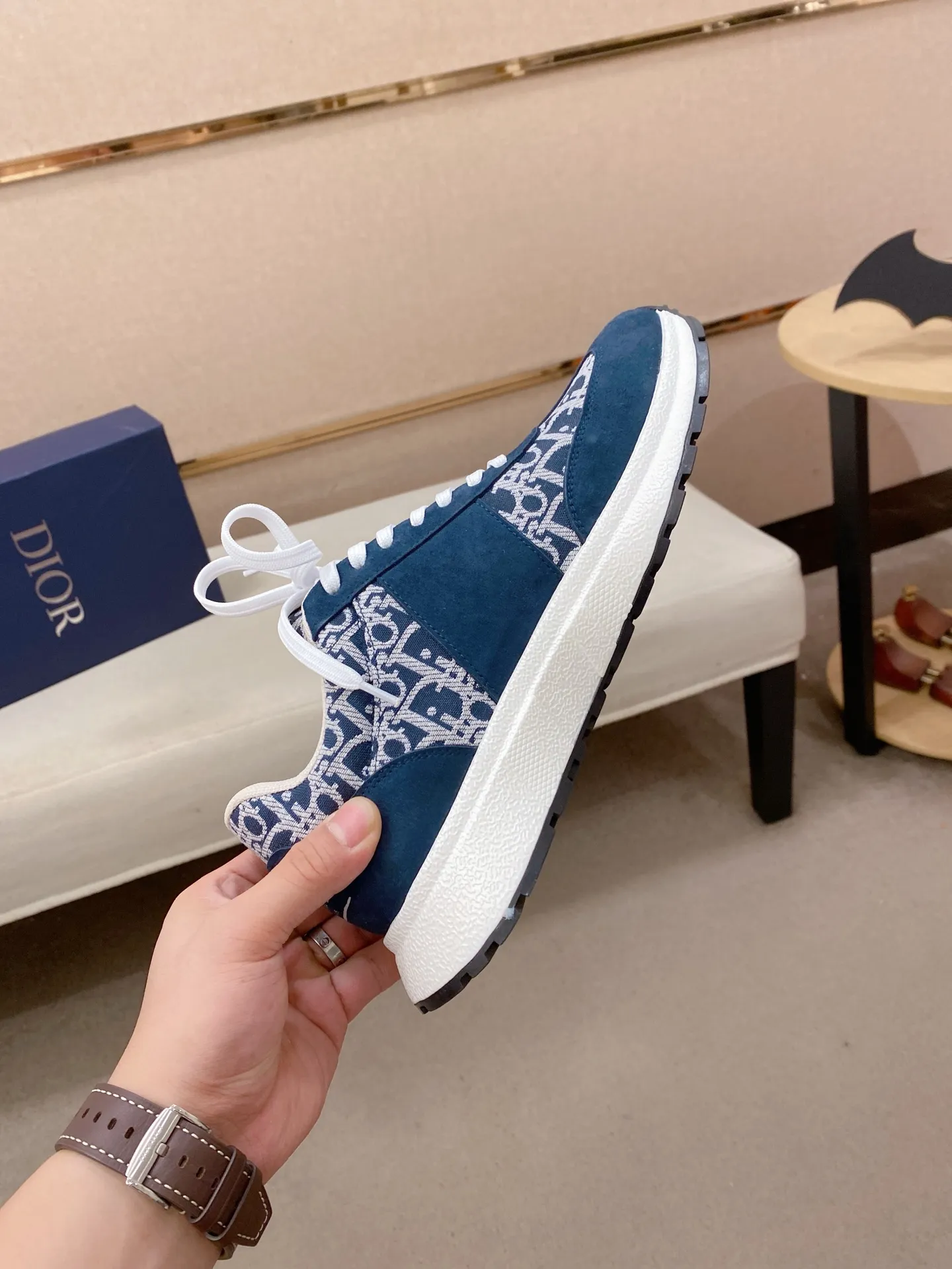 Men's shoes💰 462💰🇮🇹🇮🇹Dior d The new model is on sale at the same time at the counter. The upper 🇮🇹 is imported Italian first-layer cowhide, and the lining is fully imported sheepskin 💪💪. It is a complete 1⃣️ to 1⃣️ replica 🇮🇹💪💪, ⚠ Sole: The original sole is specially provided by the original factory. The exclusive movable molded sole is super comfortable. ⚠Original factory single goods, 🔍🔍high quality, you can enter and leave the counter at will, welcome to compare⚠. Code number: 38-44. Can be customized 45-46